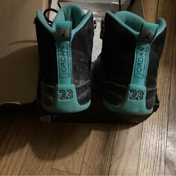 Women’s jordan’s retro 23 - Picture 4 of 5